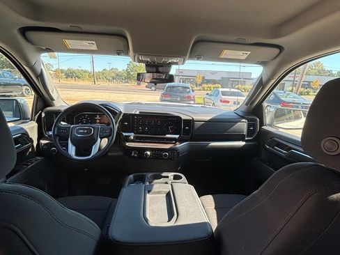 Used 2024 GMC Sierra 1500 SLE image 9