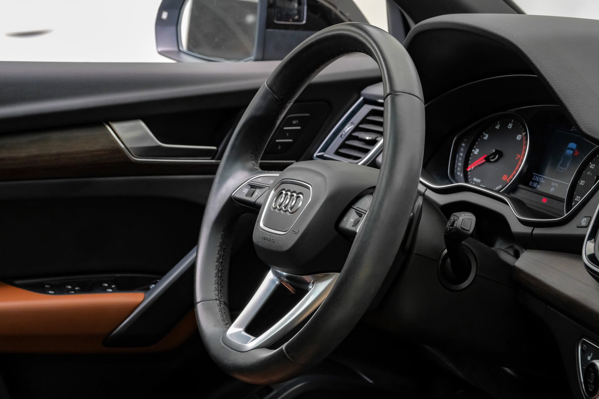 Used 2023 Audi Q5 2.0T Premium w/ Convenience Package AWD/4WD image 18