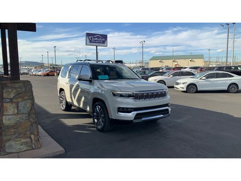 Used 2022 Jeep Grand Wagoneer Series III w/ Rear Seat Video Group 1 AWD/4WD image 4