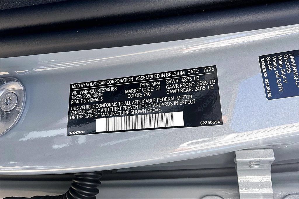 Used 2026 Volvo XC40 B4 Core FWD image 36