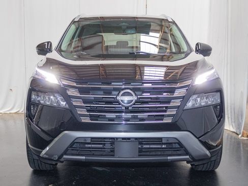 Used 2024 Nissan Rogue SL AWD/4WD image 2
