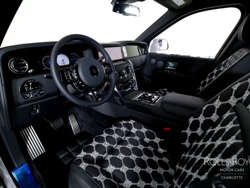 New 2026 Rolls-Royce Cullinan image 3