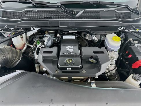 Used 2024 RAM 3500 Tradesman w/ Chrome Appearance Group image 32