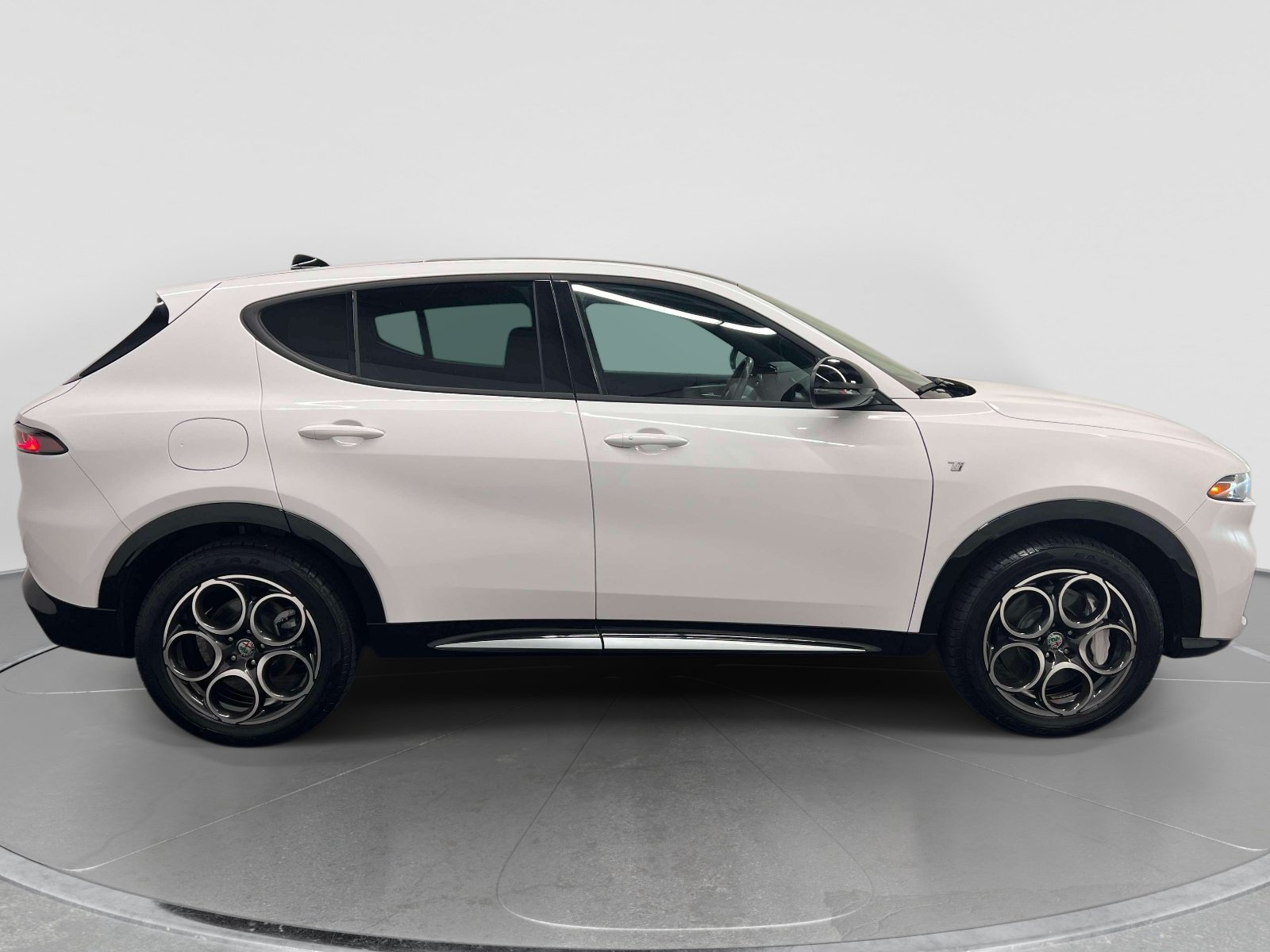 Used 2024 Alfa Romeo Tonale Ti AWD/4WD image 5