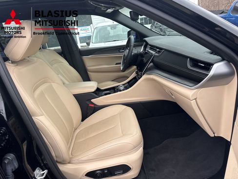 Used 2023 Jeep Grand Cherokee L Limited w/ Black Appearance Package AWD/4WD image 39