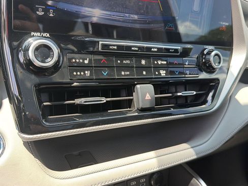 Used 2022 Toyota Highlander Platinum AWD/4WD image 27