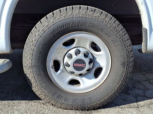 Used 2017 GMC Savana 2500 image 9