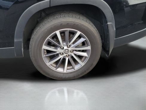 Used 2019 Toyota Highlander XLE image 23