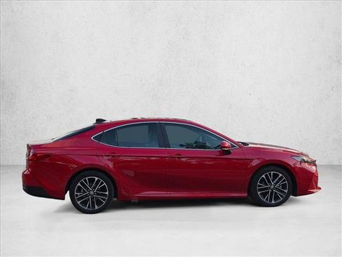 Used 2025 Toyota Camry XLE FWD image 4