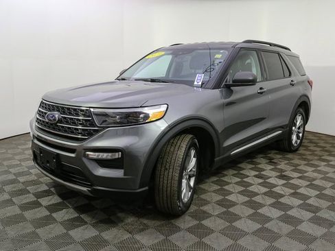 Used 2023 Ford Explorer XLT w/ Equipment Group 202A image 5