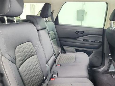 New 2025 Nissan Pathfinder SV image 28