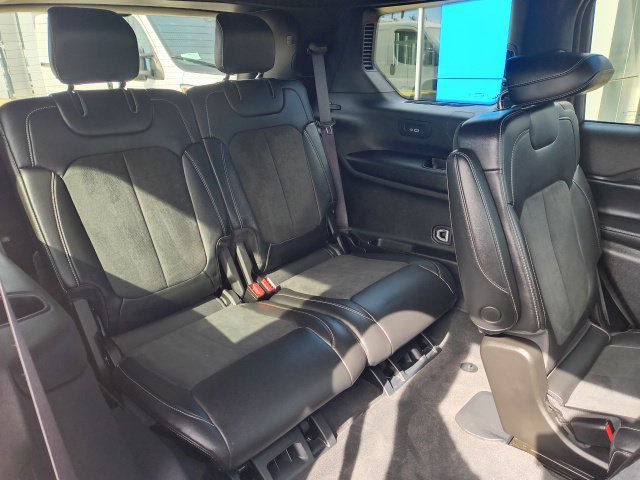 Used 2025 Jeep Grand Cherokee L Altitude AWD/4WD image 11