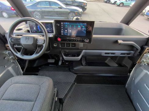 Used 2024 Chevrolet Brightdrop 400 w/ Commercial Equipment Package AWD/4WD image 14