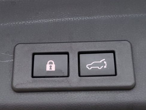 Used 2024 Subaru Ascent Premium w/ Convenience Package image 10