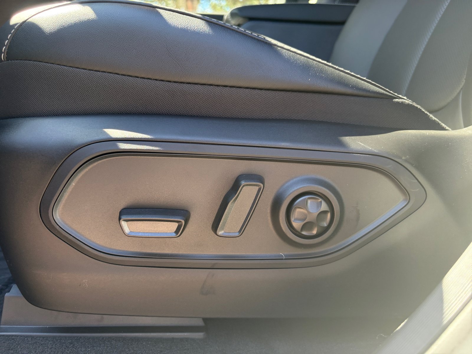 New 2026 Jeep Grand Cherokee Limited AWD/4WD image 18
