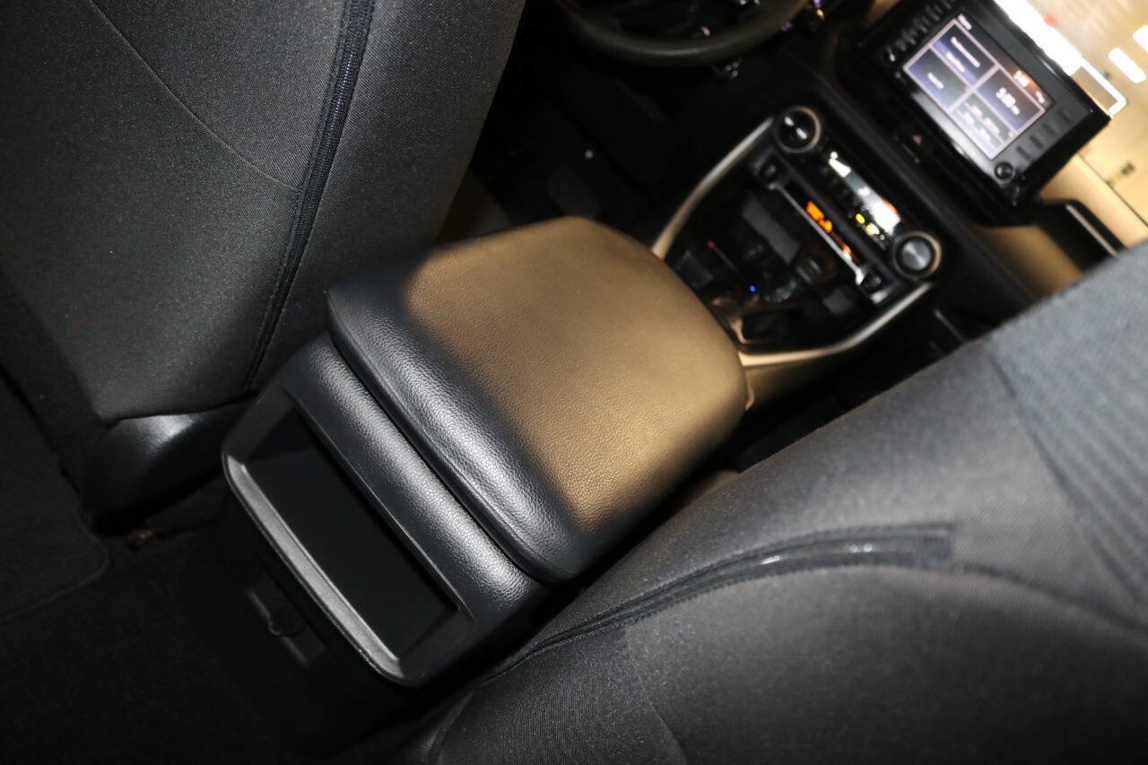 Used 2020 Toyota RAV4 LE w/ Carpet Mat Package AWD/4WD image 60
