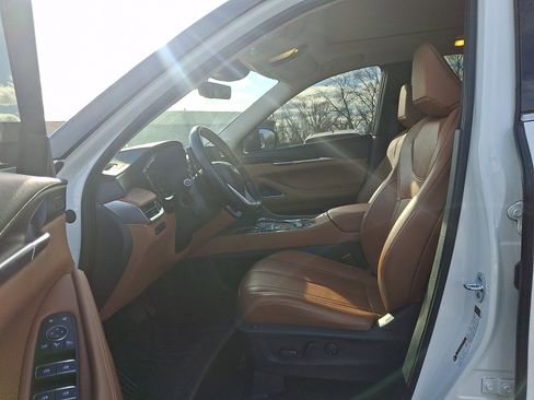 Used 2023 INFINITI QX60 Sensory w/ Cargo Package image 14