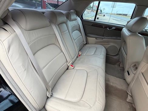 Used 2005 Cadillac De Ville DTS w/ Equipment Group image 28