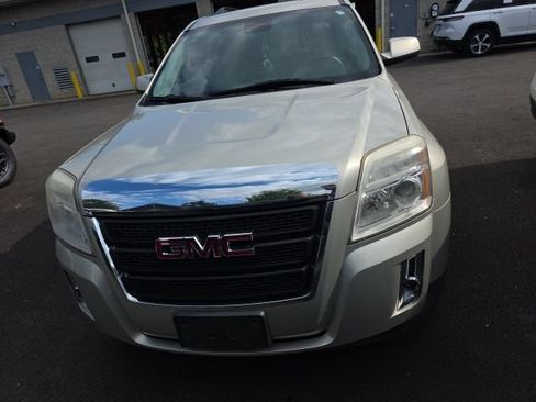 Used 2015 GMC Terrain SLE w/ Convenience Package AWD/4WD image 2