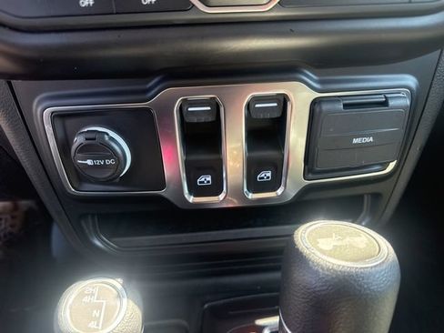 Used 2021 Jeep Wrangler Sport AWD/4WD image 25