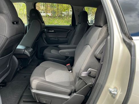 Used 2016 Chevrolet Traverse LT w/ Style and Technology Package FWD image 19