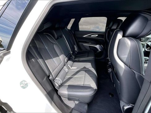 Used 2024 Cadillac Lyriq Luxury AWD/4WD image 25