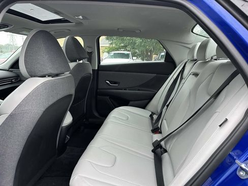 Used 2025 Hyundai Elantra Limited FWD image 18