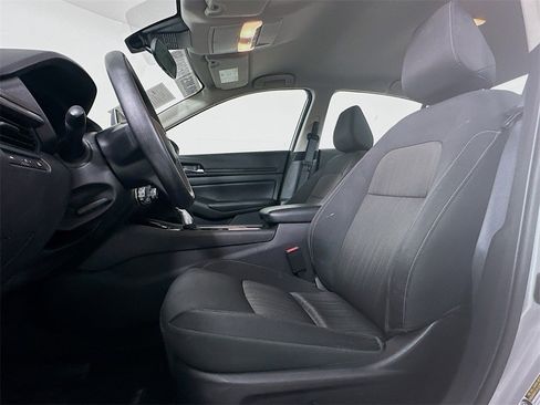 Used 2024 Nissan Altima 2.5 SV image 11