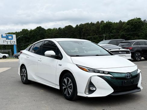 Used 2017 Toyota Prius Prime Advanced FWD image 6