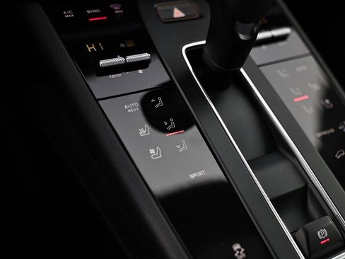 Certified 2025 Porsche Macan image 44