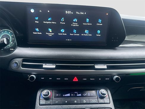 Used 2024 Hyundai Palisade Limited image 16