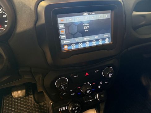 Used 2020 Jeep Renegade Trailhawk w/ Cold Weather Group AWD/4WD image 21