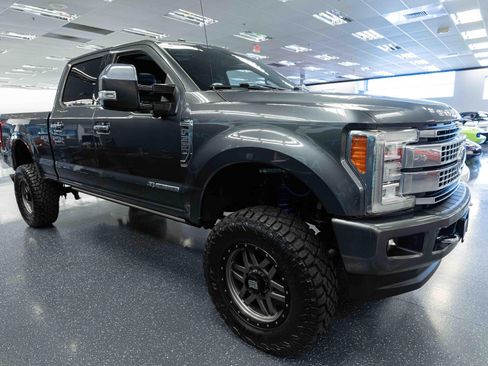Used 2017 Ford F350 Platinum w/ Platinum Ultimate Package AWD/4WD image 4