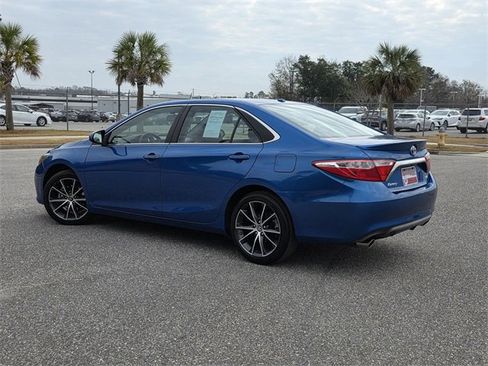 Used 2017 Toyota Camry XSE image 4