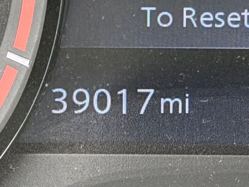 Used 2023 Nissan Titan PRO-4X w/ Pro-4x Convenience Package image 26