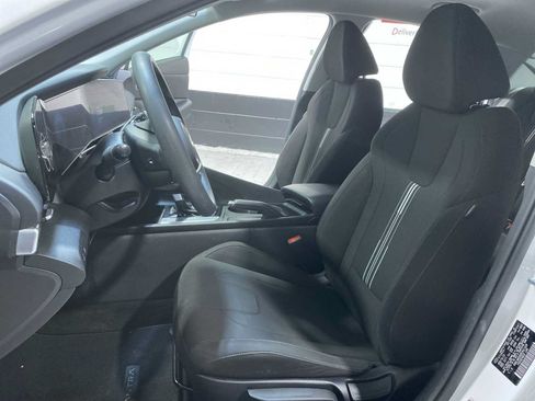 Used 2024 Hyundai Elantra SEL FWD image 11