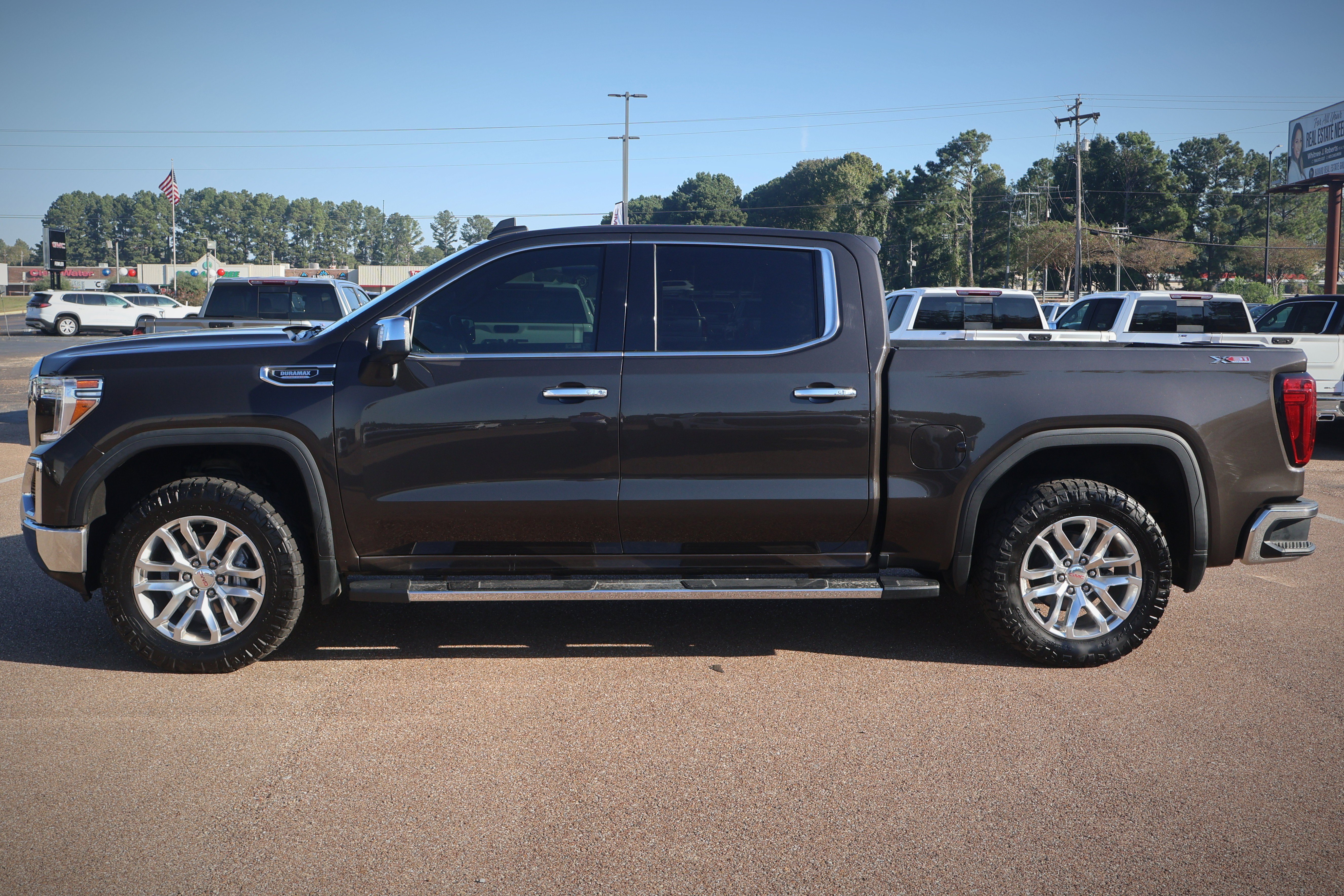 Used 2021 GMC Sierra 1500 SLT w/ SLT Premium Plus Package AWD/4WD image 9