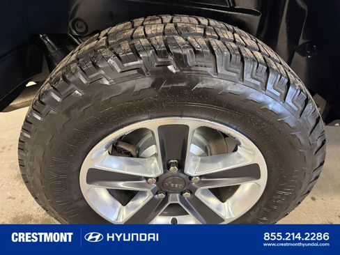 Used 2019 Jeep Wrangler Unlimited Sahara w/ Cold Weather Group AWD/4WD image 14