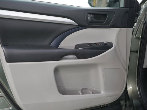 Used 2017 Toyota Highlander Plus image 20
