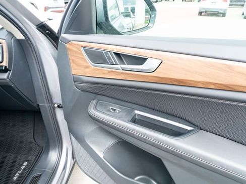 New 2026 Volkswagen Atlas SE FWD image 47