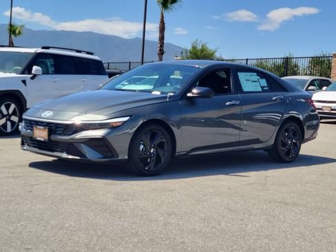 New 2026 Hyundai Elantra SEL Sport FWD image 2