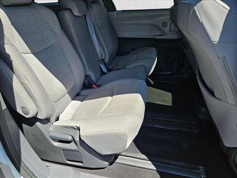 Used 2024 Toyota Sienna LE w/ LE Plus Package image 20