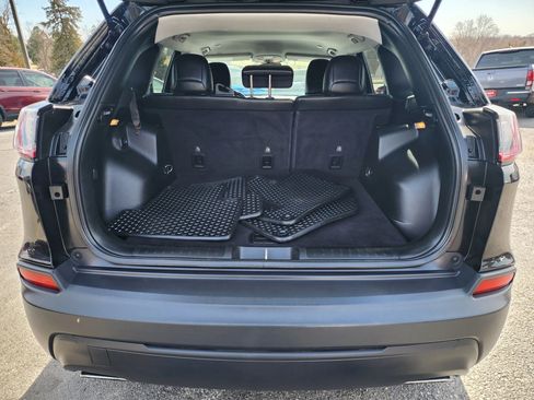 Used 2019 Jeep Cherokee Latitude Plus w/ Cold Weather Group image 20