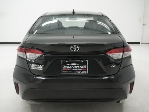 Used 2022 Toyota Corolla LE FWD image 5