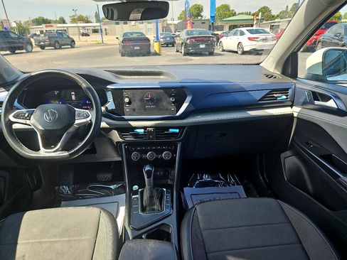 Used 2024 Volkswagen Taos SE image 12