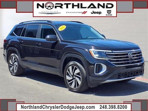 Used 2025 Volkswagen Atlas SE FWD image 1