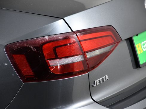 Used 2017 Volkswagen Jetta S image 31