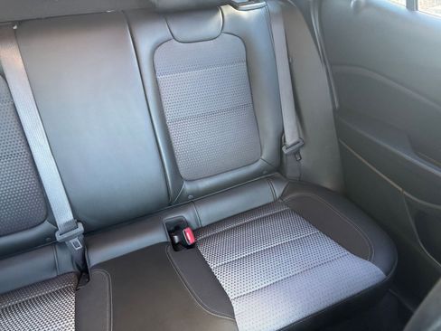 Used 2025 Chevrolet Trax LT image 33