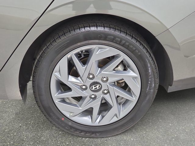 Used 2024 Hyundai Elantra SEL FWD image 32