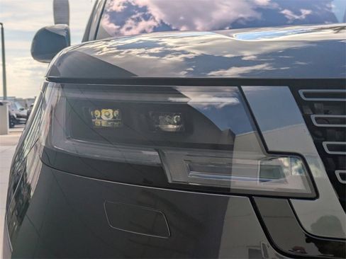 Used 2023 Land Rover Range Rover SE image 11